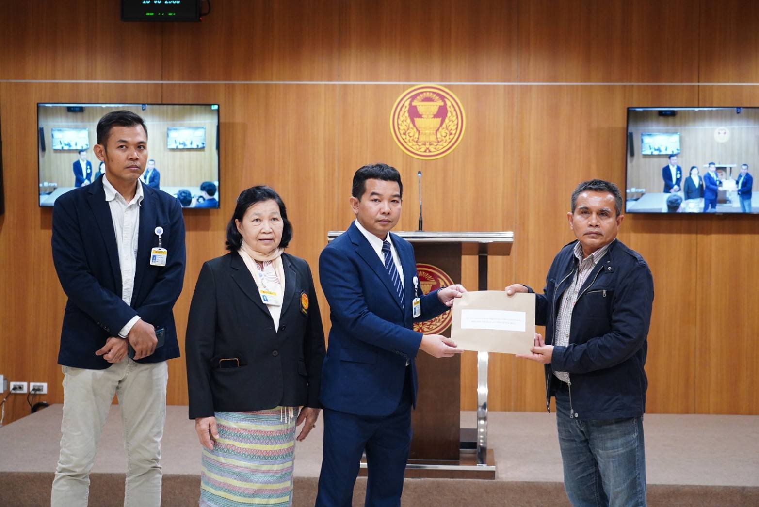 สภาประชาชนภาคใต้ ยื่น กมธ.พัฒนาการเมืองฯ ตรวจสอบเวที ค.3 ท่าเรือน้ำลึก ‘แลนด์บริดจ์’